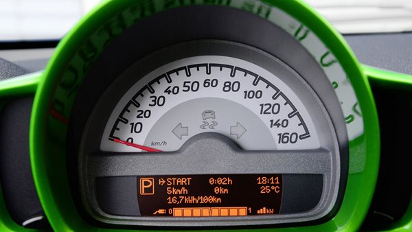 Η Mercedes έχει ξεμείνει από μπαταρίες για το μικρότερο ηλεκτρικό της