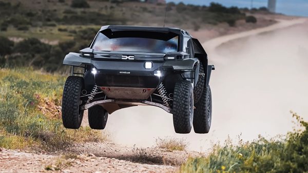 Δείτε το Dacia Sandrider να απογειώνεται στα χέρια του Loeb