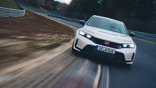 Το Nurburgring ανέβασε το όριο ταχύτητας: Πόσα km/h πρέπει να πιάνει το αυτοκίνητό σου για να μπεις