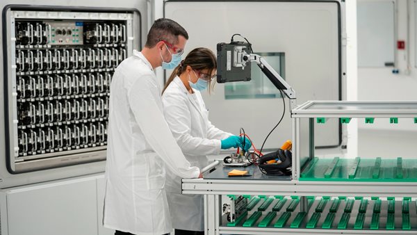 H Αμερική είναι 20 χρόνια πίσω στις μπαταρίες ηλεκτρικών