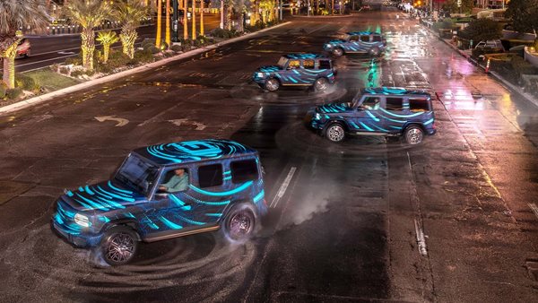 4 Mercedes EQG κάνουν φιγούρα την στροφή 360 μοιρών