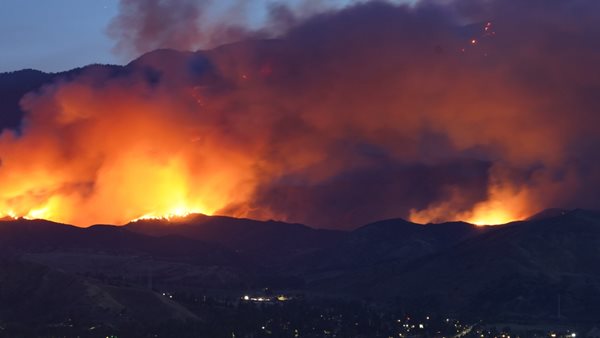 Φωτιά στη Φυλή: Οι διακοπές κυκλοφορίας στην περιοχή
