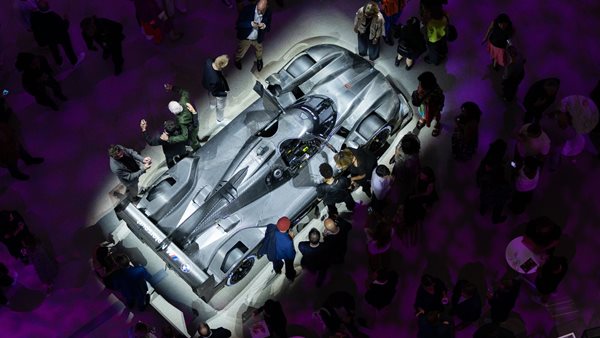 Αυτό θα είναι το 20ο αυτοκίνητο έργο τέχνης της BMW-θα το φιλοτεχνήσει η Julie Mehretu