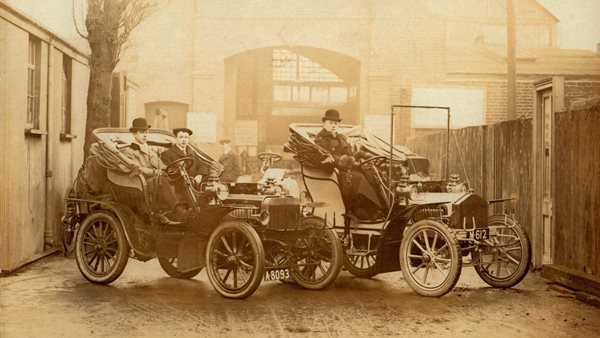 120 χρόνια Rolls-Royce: Πώς γεννήθηκε η θρυλική φίρμα πολυτελών αυτοκινήτων