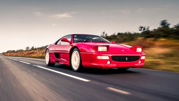 Ferrari 355 Modificata: Υπέροχα "σεβαστικό" restomod