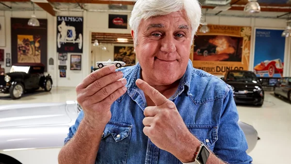 Με εγκαύματα ο Jay Leno μετά από φωτιά σε αυτοκίνητο