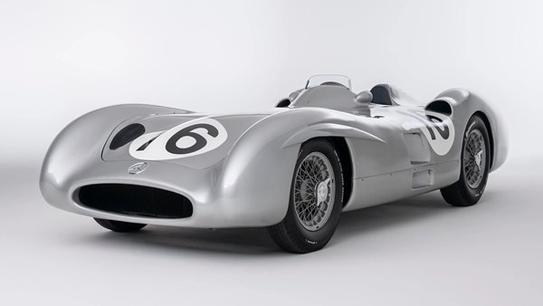 Στο σφυρί η θρυλική Mercedes W196 R που οδήγησαν οι Fangio και Moss