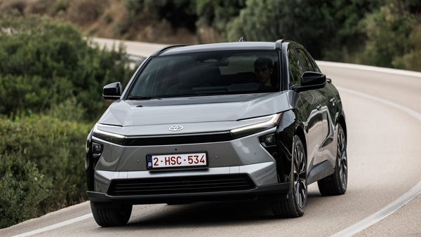 Αποστολή στη Μάλαγα: Οδηγούμε το νέο Toyota bZ4X