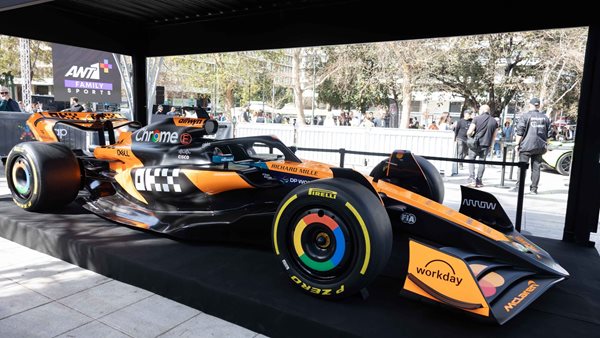 Ατελείωτες ουρές για την McLaren F1 σε Σύνταγμα και OPAP Arena