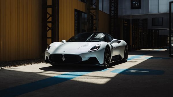 Stig με Maserati MC20 στην βρεγμένη πίστα του Top Gear