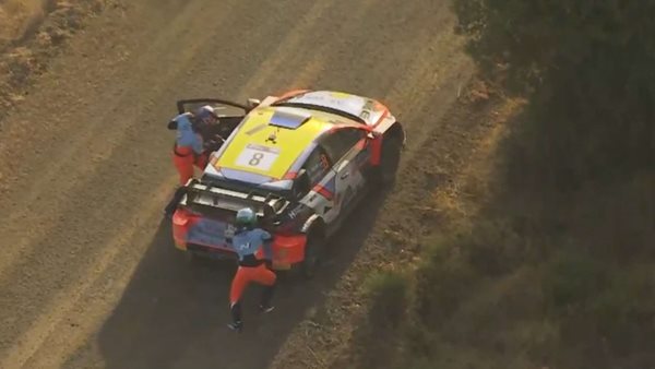 ΕΚΟ Ράλλυ Ακρόπολις 2024: Ο Tanak άλλαξε δύο λάστιχα μέσα στην ειδική (video)