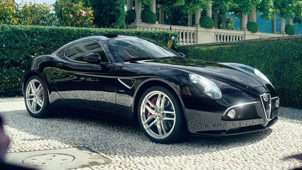 Αυτή η βελτιωμένη Alfa Romeo 8C εκπληρώνει όνειρα