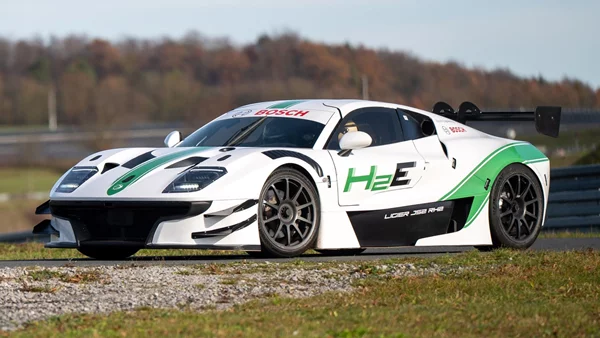 Αυτό το αγωνιστικό υδρογόνου θέλει να σώσει τους θερμικούς κινητήρες