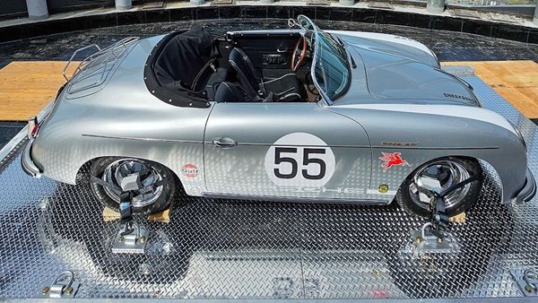 Video: Γερανός ανεβάζει μια κλασική Porsche στον 58ο όροφο ουρανοξύστη
