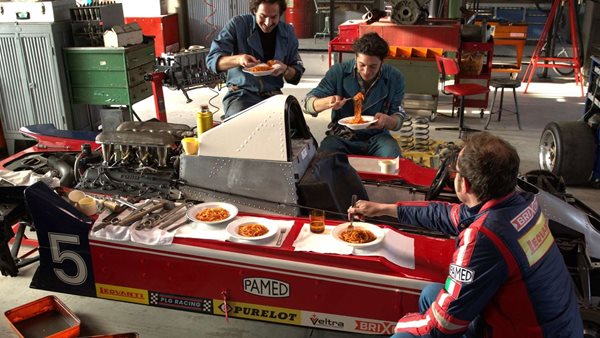 F1: Αυτός είναι ο αληθινός σεφ της Barilla-πώς μάζευε όλους τους οδηγούς γύρω απο ένα τραπέζι