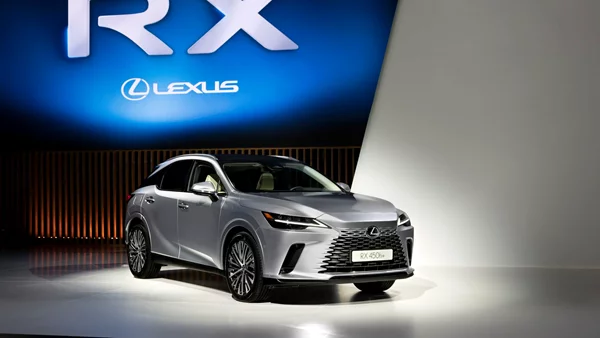 Νέα γενιά Lexus RX: Ανανέωση σε εμφάνιση και τεχνολογία