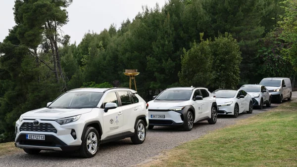 H Toyota eπίσημος συνεργάτης μετακίνησης της Ελληνικής Ολυμπιακής Λαμπαδηδρομίας