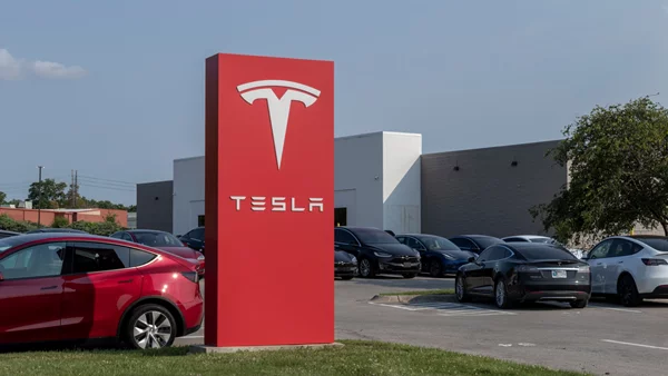 Πού θα βρει τα λεφτά να αγοράσει το Twitter ο Elon Musk;