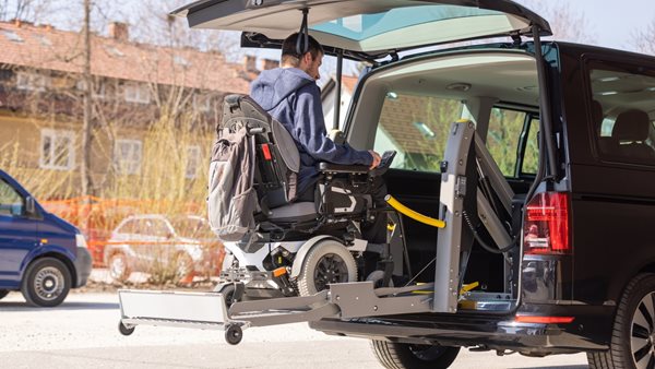 Ο χειρότερος έμπορος μεταχειρισμένων του 2023: πούλησε βαν για ΑμεΑ σε 13 διαφορετικά άτομα