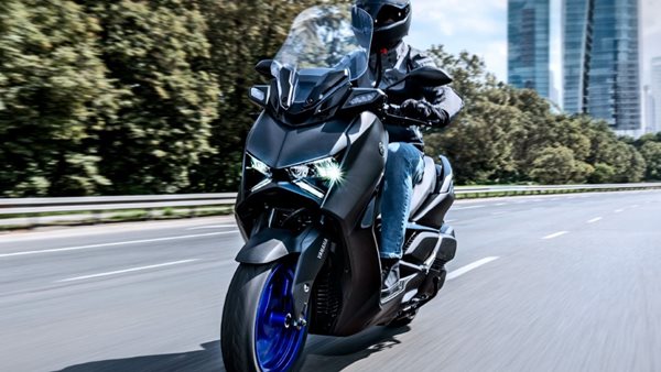 Νέα τιμή για το scooter Yamaha NMAX 300 σε περιορισμένο αριθμό αντιτύπων