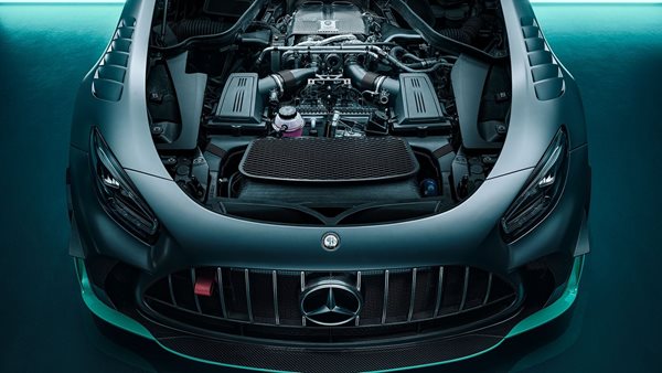 Γιατί τελικά η Mercedes επενδύει περισσότερα χρήματα στα θερμικά αυτοκίνητα