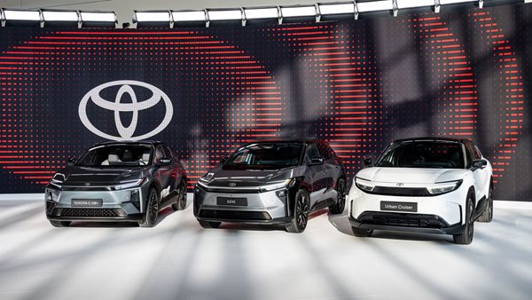 Αποστολή στις Βρυξέλλες-Toyota: Ηλεκτρική επίθεση στην Ευρώπη με 3 νέα μοντέλα το 2025