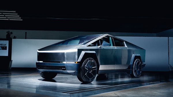 Δες πόσα ζητάει ο αντιπρόσωπος της Porsche για το Cybertruck που αγόρασε σε δημοπρασία