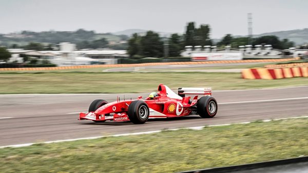 Τρέξε. Πωλείται η Ferrari F2003 του Schumacher