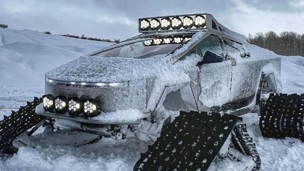 Πώς να κάνεις ακόμα πιο εξωγήινο το Tesla Cybertruck (video)