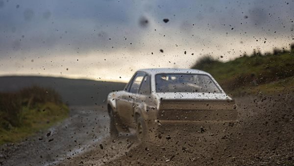 Ο Oliver Solberg μπορεί και με Ford Escort MKII. Δείτε μόνοι σας