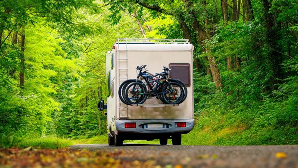 Χιλιάδες υπογραφές για τροχόσπιτα-αυτοκινούμενα στην Ελλάδα: Γιατί διαμαρτύρεται όλη η Ευρώπη