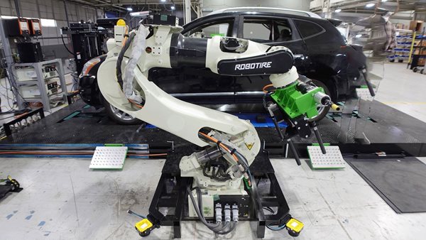 Πώς το RoboTire αλλάζει λάστιχα σε χρόνο Formula 1