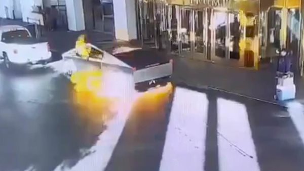 Έκρηξη Tesla Cybertruck: Πώς το ηλεκτρικό pickup έσωσε κόσμο