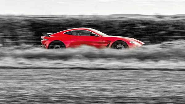 Οδηγούμε τη νέα Aston Martin V12 Vantage