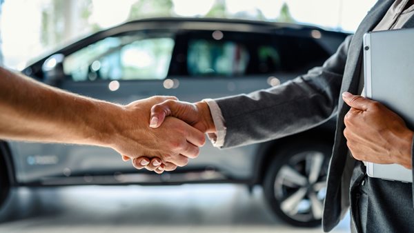 Ελλάδα: Γενική πτώση πωλήσεων αυτοκινήτων-"βουτιά" για Tesla