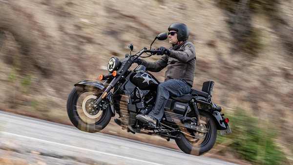 UM Renegade Commando 300: Οδηγούμε το πιο προσιτό bomber στην Ελλάδα