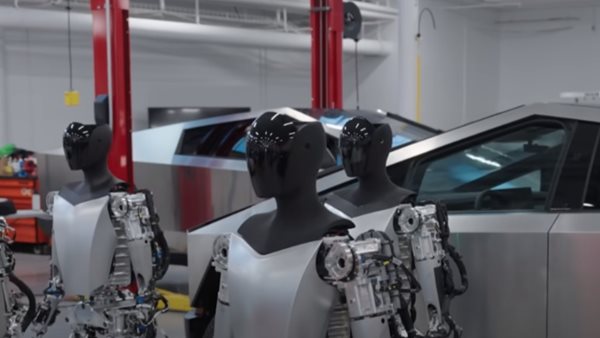 Τα ρομπότ Optimus της Tesla έκαναν τα πρώτα τους βήματα