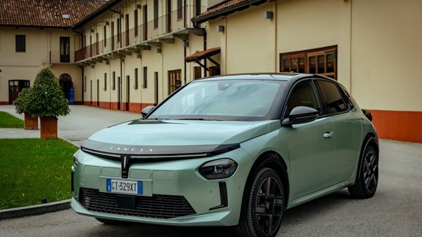 Lancia Ypsilon: Ακόμη μεγαλύτερη αυτονομία για την ηλεκτρική