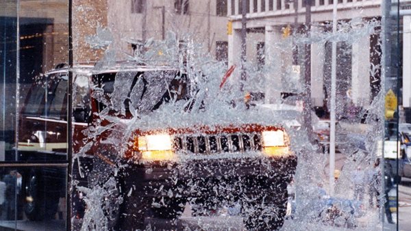 'Οταν το Jeep Grand Cherokee τα έκανε "γυαλιά καρφιά" στο Detroit (video)