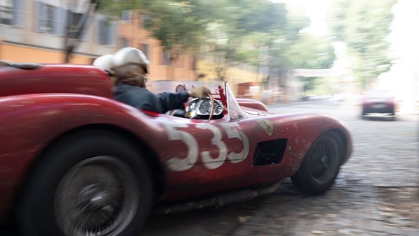 Ταινία Ferrari: Ο Adam Driver μεταμορφώθηκε σε Enzo Ferrari