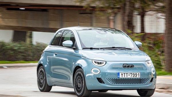 H Fiat σκέφτεται την προσθήκη έκδοσης βενζίνης στο 500e