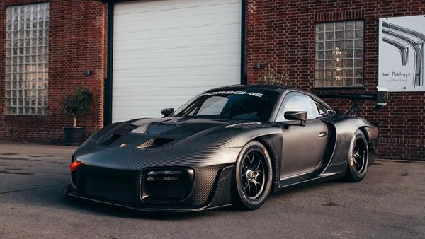 Πωλείται μια Porsche 935 του 2019 όλη από ανθρακονήματα