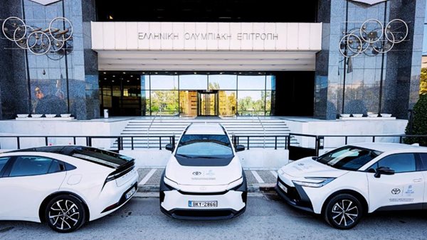 H Toyota Hellas παρέδωσε οχήματα στην Ελληνική Ολυμπιακή Επιτροπή