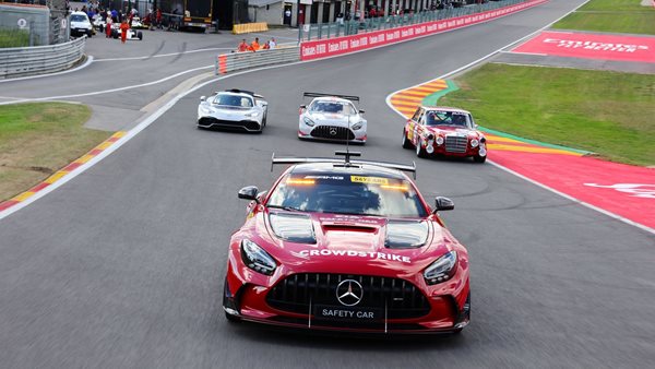 Hamilton και Russell γιορτάζουν τα 55 της AMG