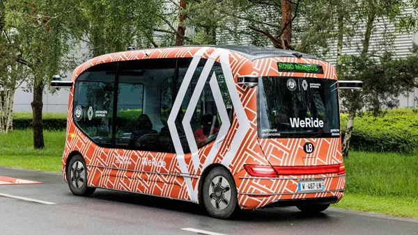 Η Renault δοκιμάζει λεωφορεία χωρίς οδηγό σε πραγματικές συνθήκες