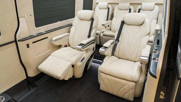Το εσωτερικό σε αυτό το Mercedes Sprinter θυμίζει ιδιωτικό τζετ και κοστίζει ακριβά (εικόνες)