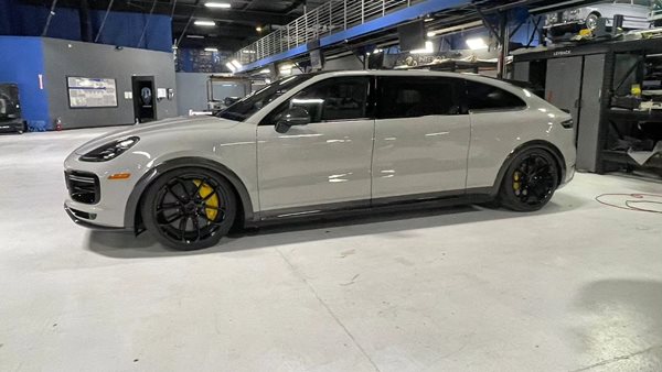 O Marκ Zuckerberg έχει Porsche Cayenne μετατροπή σε van (εικόνες, video)