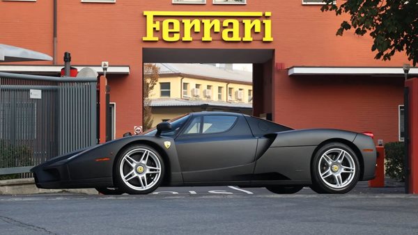Πωλείται η μοναδική μαύρη ματ Ferrari Enzo που υπάρχει