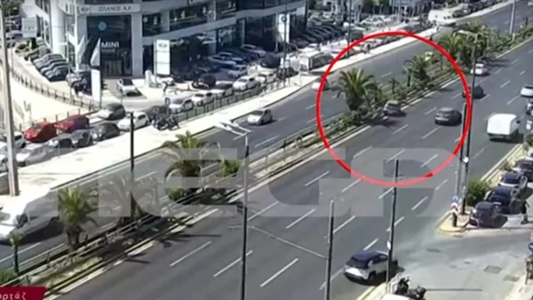 Tροχαίο στη Συγγρού: Αυτοκίνητο έκανε πέντε τούμπες (βίντεο)