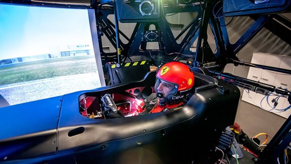 Μπήκαμε στον προσομοιωτή Formula 1 της Ferrari (+video)